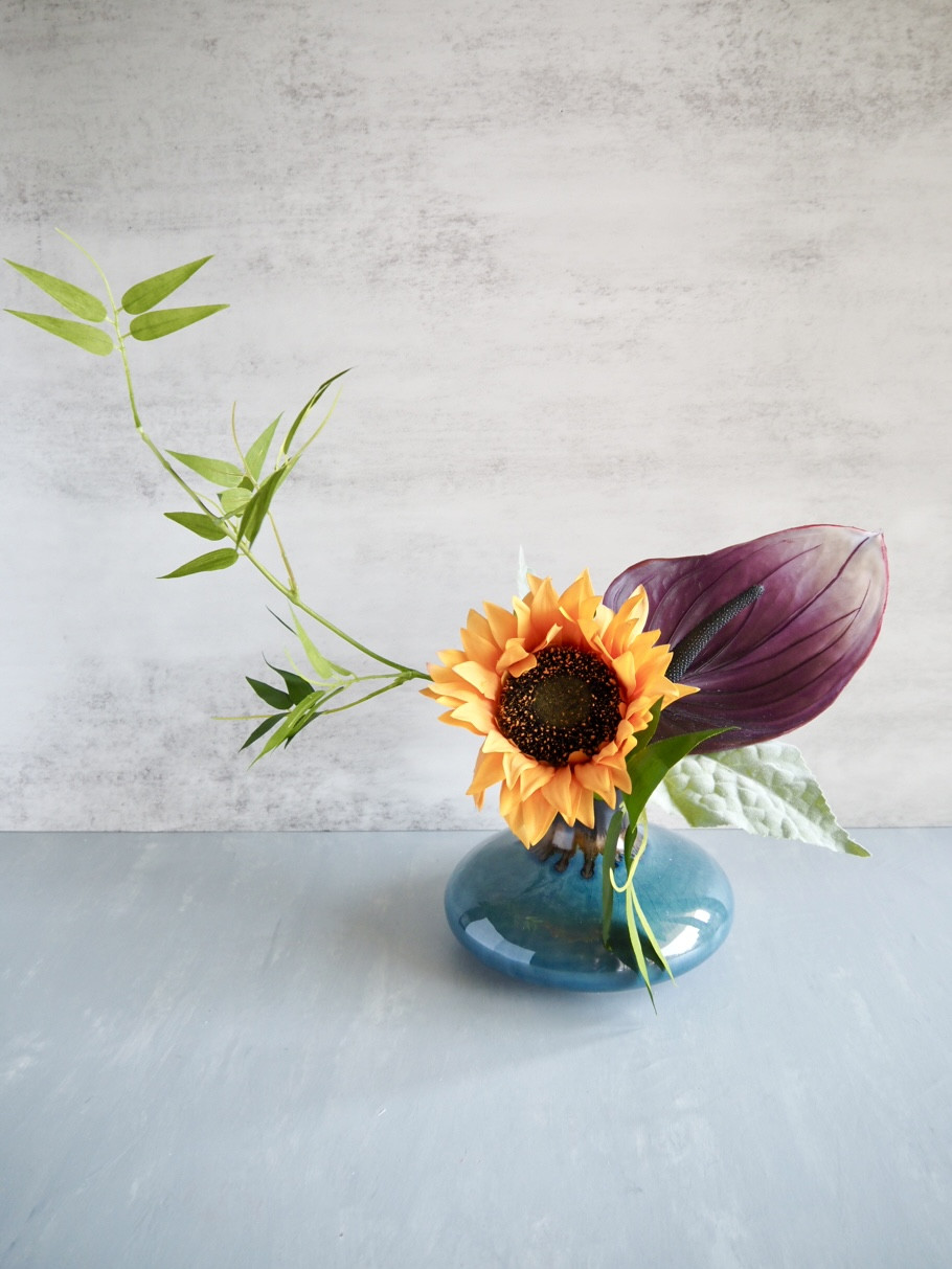 【花器付き】【七夕節句】笹葉とひまわりとアンスリュームの夏の和風アレンジ