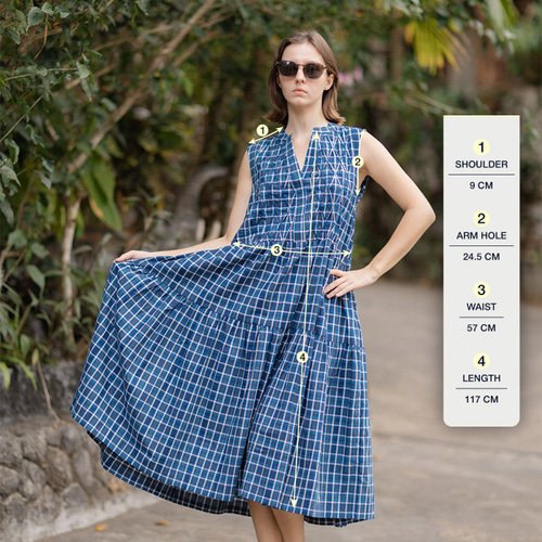 バンドカラースリットネックティアードワンピース（ブルーチェック柄