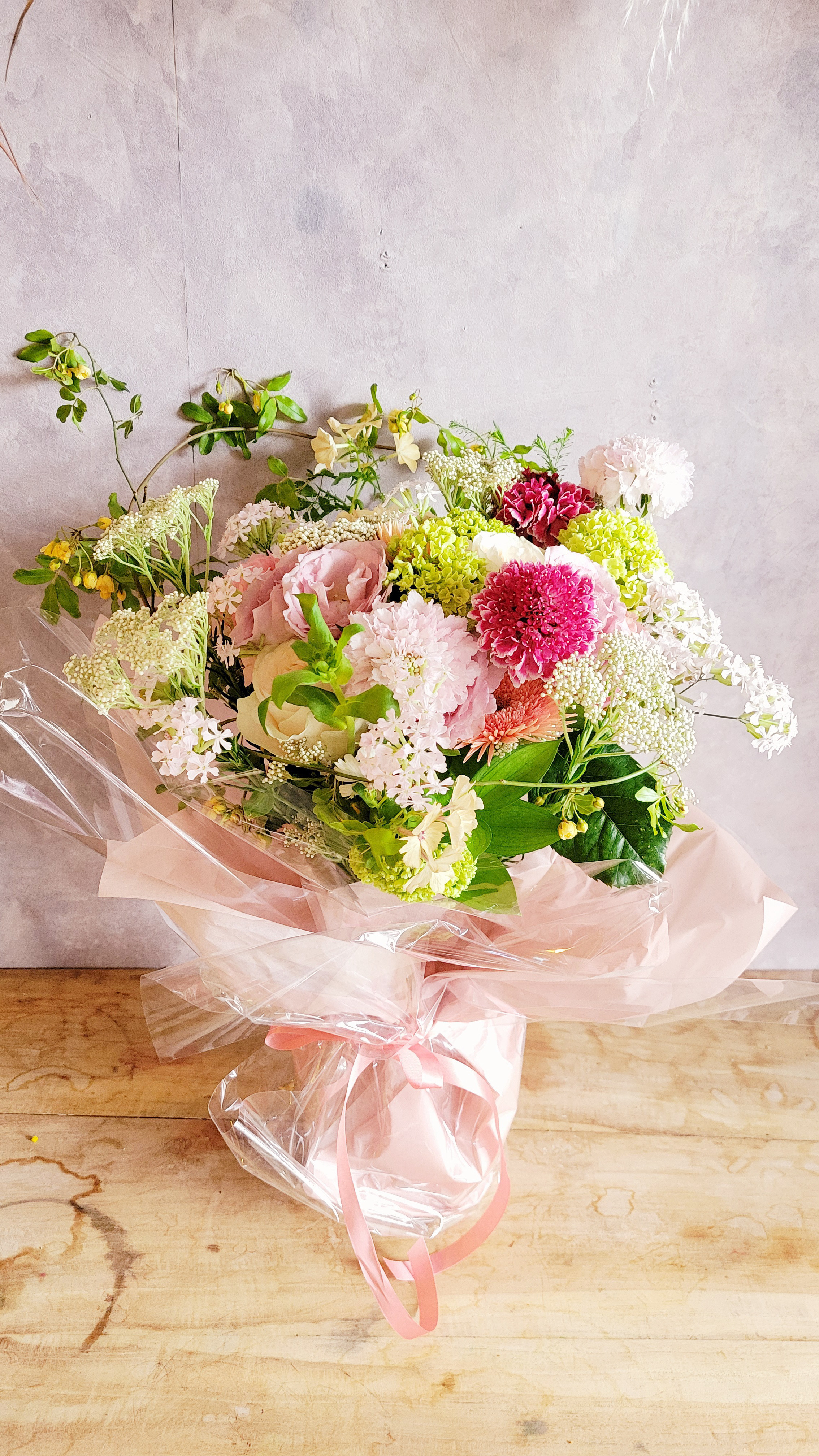 【生花花瓶付き花束フラワーギフト】各種お祝い。誕生日。開店祝い。開業祝い。退職祝い。入学祝い。卒業祝い。フラワーギフト