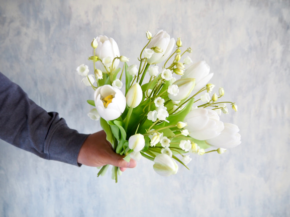 リアル造花チューリップとスズランのブーケアレンジ【花瓶別売り】 3枚目の画像