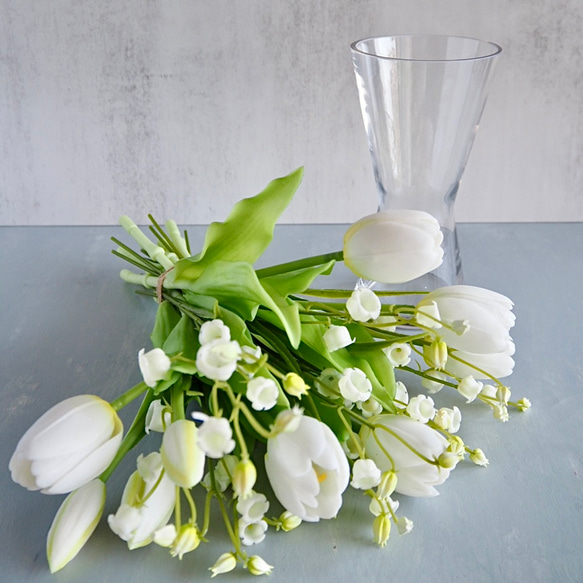 リアル造花チューリップとスズランのブーケアレンジ【花瓶別売り】 6枚目の画像