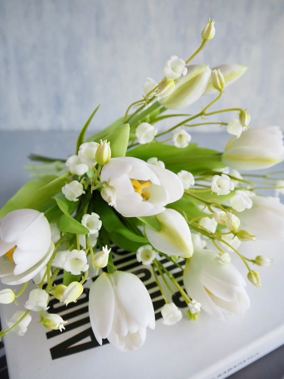 リアル造花チューリップとスズランのブーケアレンジ【花瓶別売り】 12枚目の画像