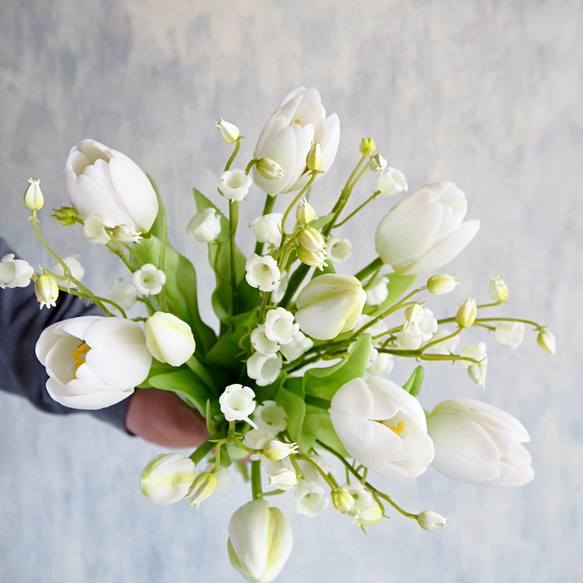 リアル造花チューリップとスズランのブーケアレンジ【花瓶別売り】 4枚目の画像