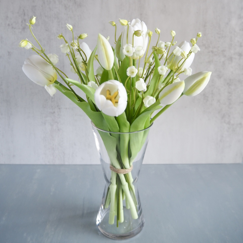 リアル造花チューリップとスズランのブーケアレンジ【花瓶別売り】