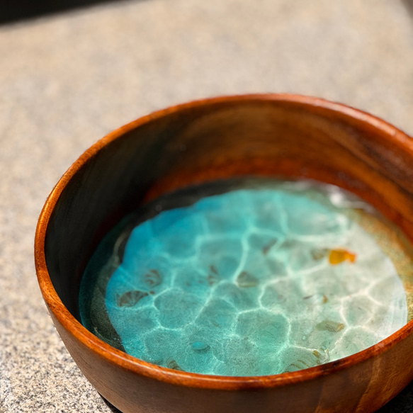 現品　アカシアトレー　海のお皿　小物入れ　波紋アート　珊瑚砂　沖縄　レジンアート　海　浜辺 2枚目の画像