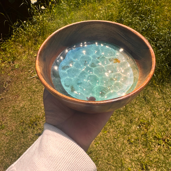 現品　アカシアトレー　海のお皿　小物入れ　波紋アート　珊瑚砂　沖縄　レジンアート　海　浜辺 4枚目の画像