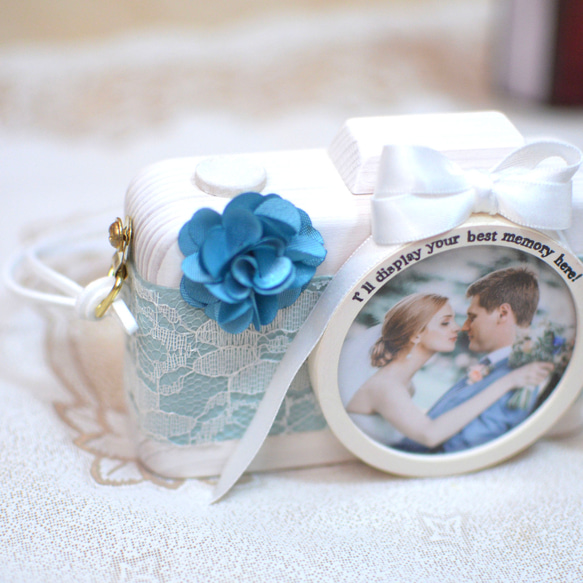 結婚祝いのプレゼントに｜名入れ対応のカメラ型フォトフレーム｜ハンドメイド・写真セット可能 4枚目の画像