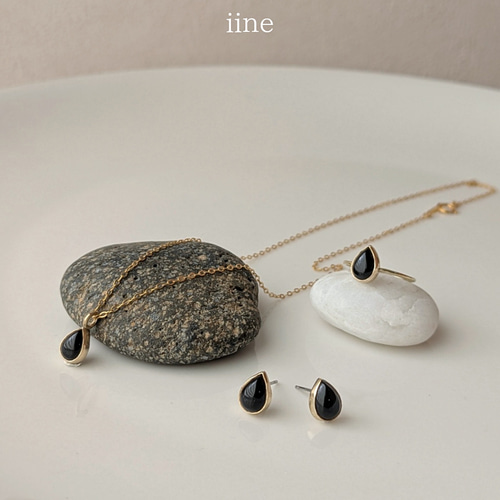 手元引き締まる*美しいブラック*オニキスのしずくリング*選べる