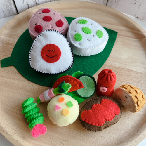 ☆新作☆ フェルト　おにぎり　クリスマス2024、2025 フェルトおにぎり☆フェルトお弁当☆ おもちゃ・人形 Tama 通販