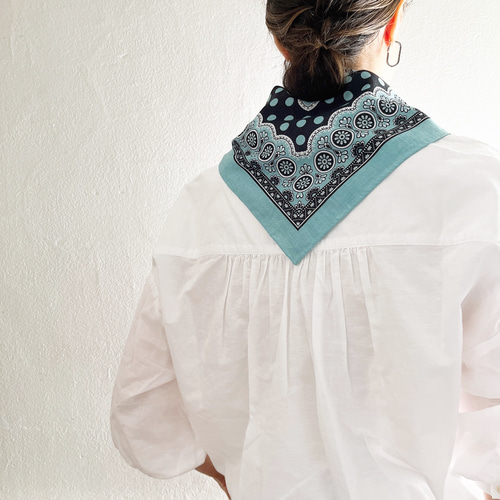 フランスヴィンテージ柄大判〈ガーゼ〉ハンカチーフ（Royal PURPLE