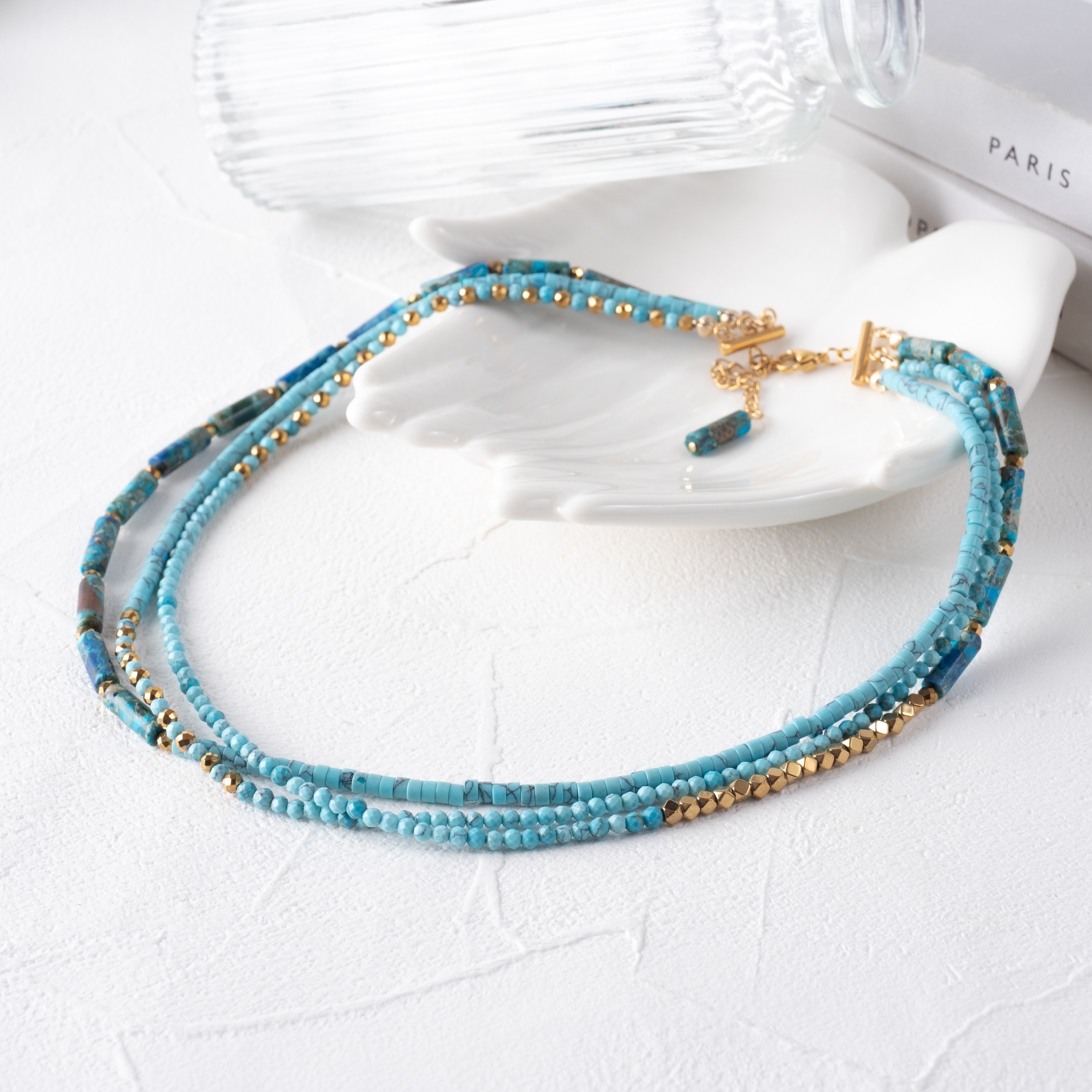 ターコイズ×ゴールドの3連ネックレス 大人の夏アクセ・チョーカーにも　重ね付け　ビーズネックレス　白Tに映える