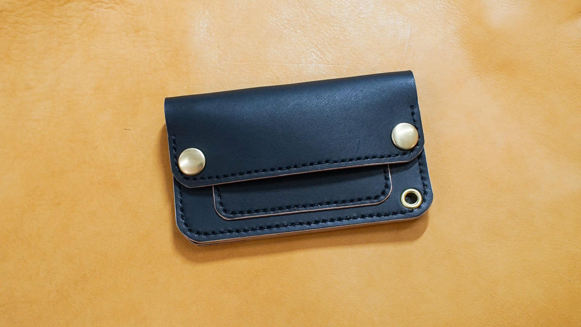 ミドルトラッカーウォレット 丘染め茶芯ブラック 真鍮 トラッカー