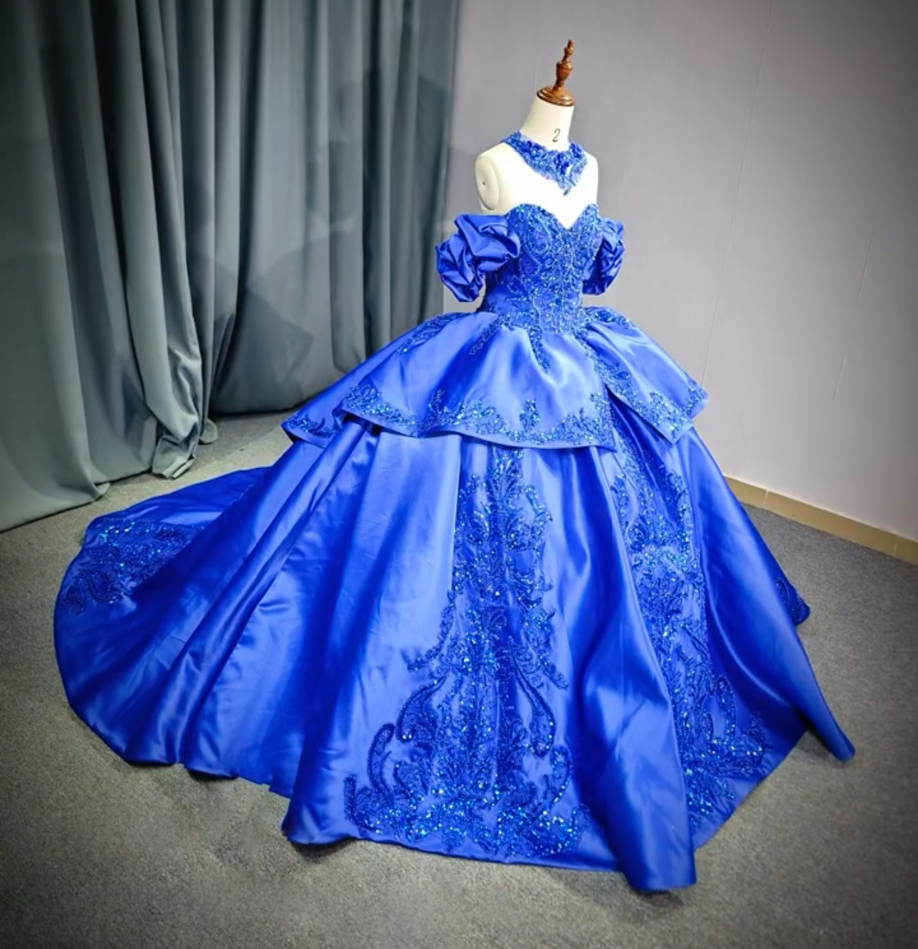 宝石色　光沢感　サテン　パフスリーブ　二の腕カバー　キラキラレース　サイズオーダー可能　ラッフルスカート　プリンセスライ