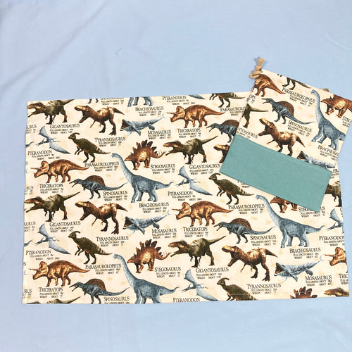 234B 恐竜図鑑 アイボリ ランチョンマット 1枚 40×50 小学校 給食ナ 234B 恐竜図鑑 アイボリ ランチョンマット 1枚 40×50 小学校 給食ナ