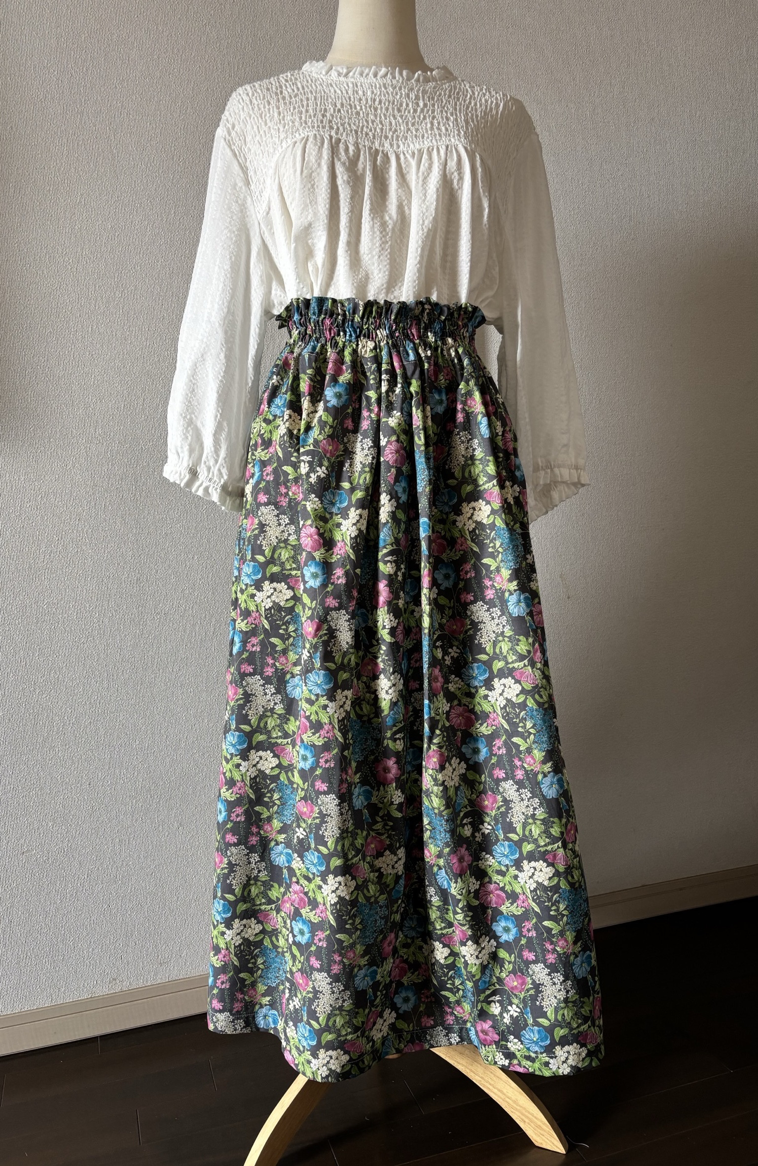 花柄　ロングスカート　ウエストゴムですので調整可能❗️