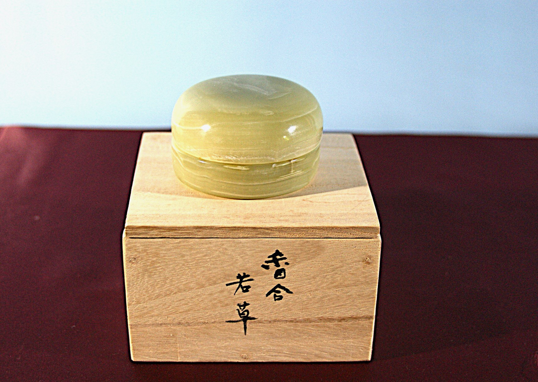 香合　（若草）　天然石オニックスの香合