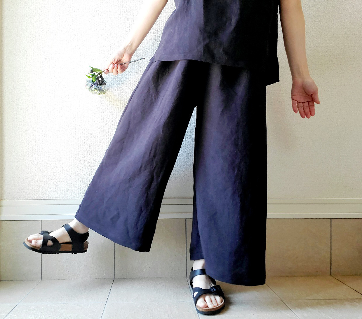 【風が通る服】晩夏にも♡歩くたび風を感じる大人のゆったりパンツ 　涼しくしなやかな軽い着心地リヨセルリネンポケット&丈選