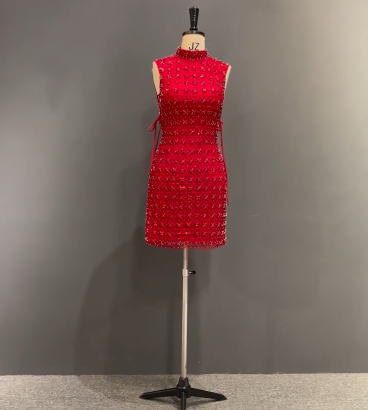 買わないと損　ミニドレス　レッド　カラードレス　袖無し　ファスナー　大人気　パーティードレス　成人式卒業式演奏会目立つ 59,880円