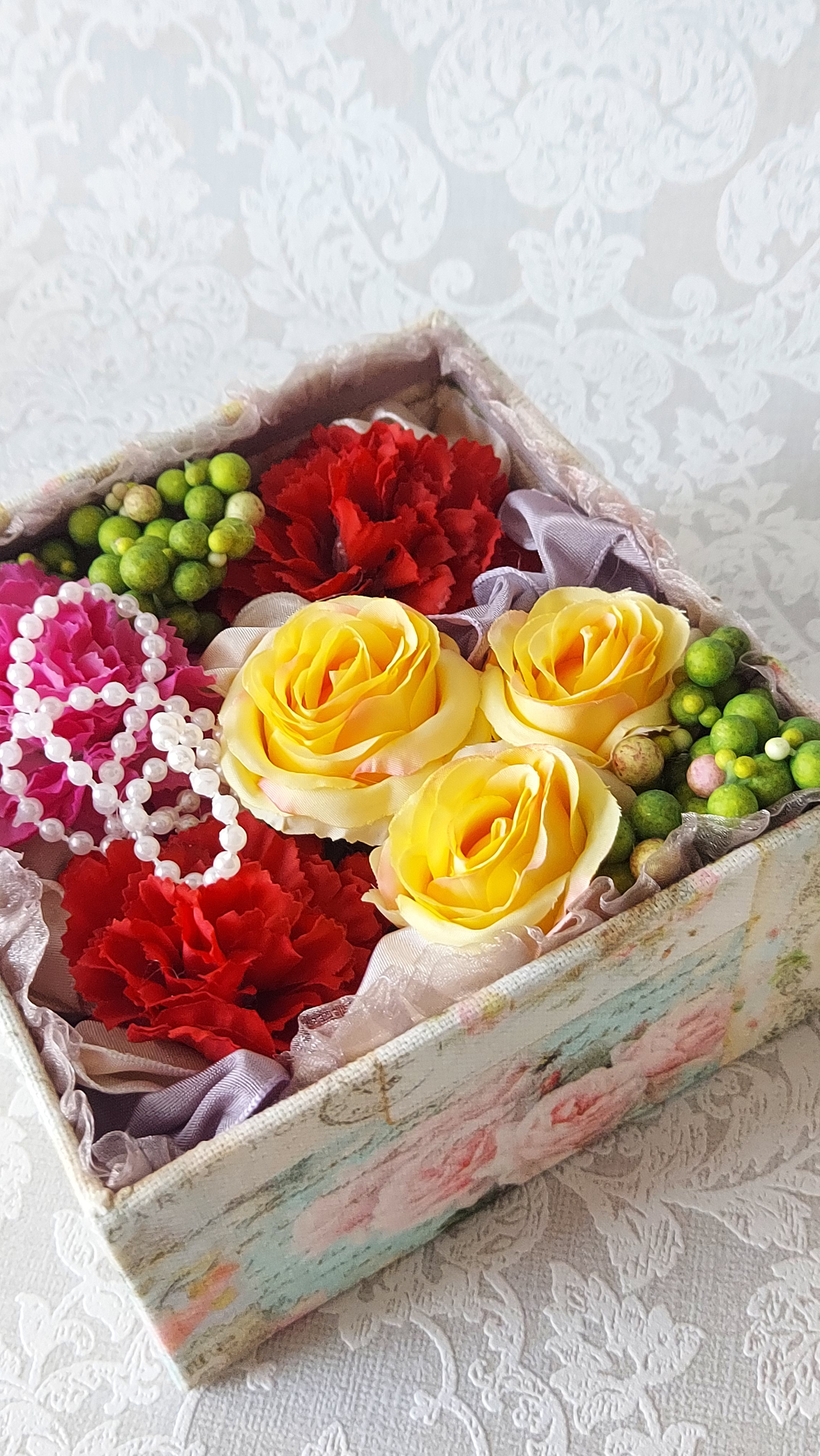 【母の日ギフト】フラワーボックス　カーネーション&ローズ(カルトナージュ)