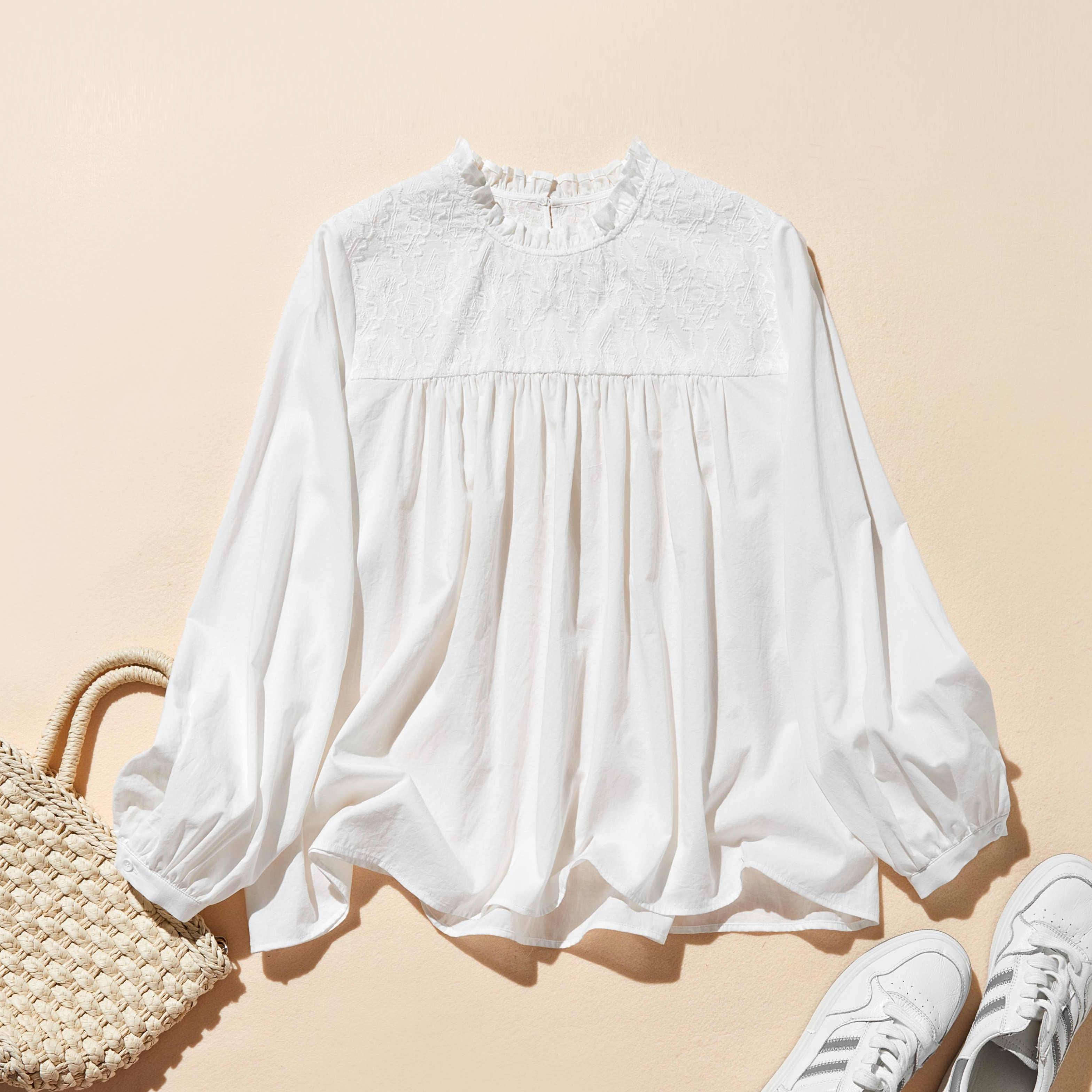 季節を超えて活躍する大人カジュアルな一枚  刺繍生地　長袖ブラウス　薄手　コットン　250504-1