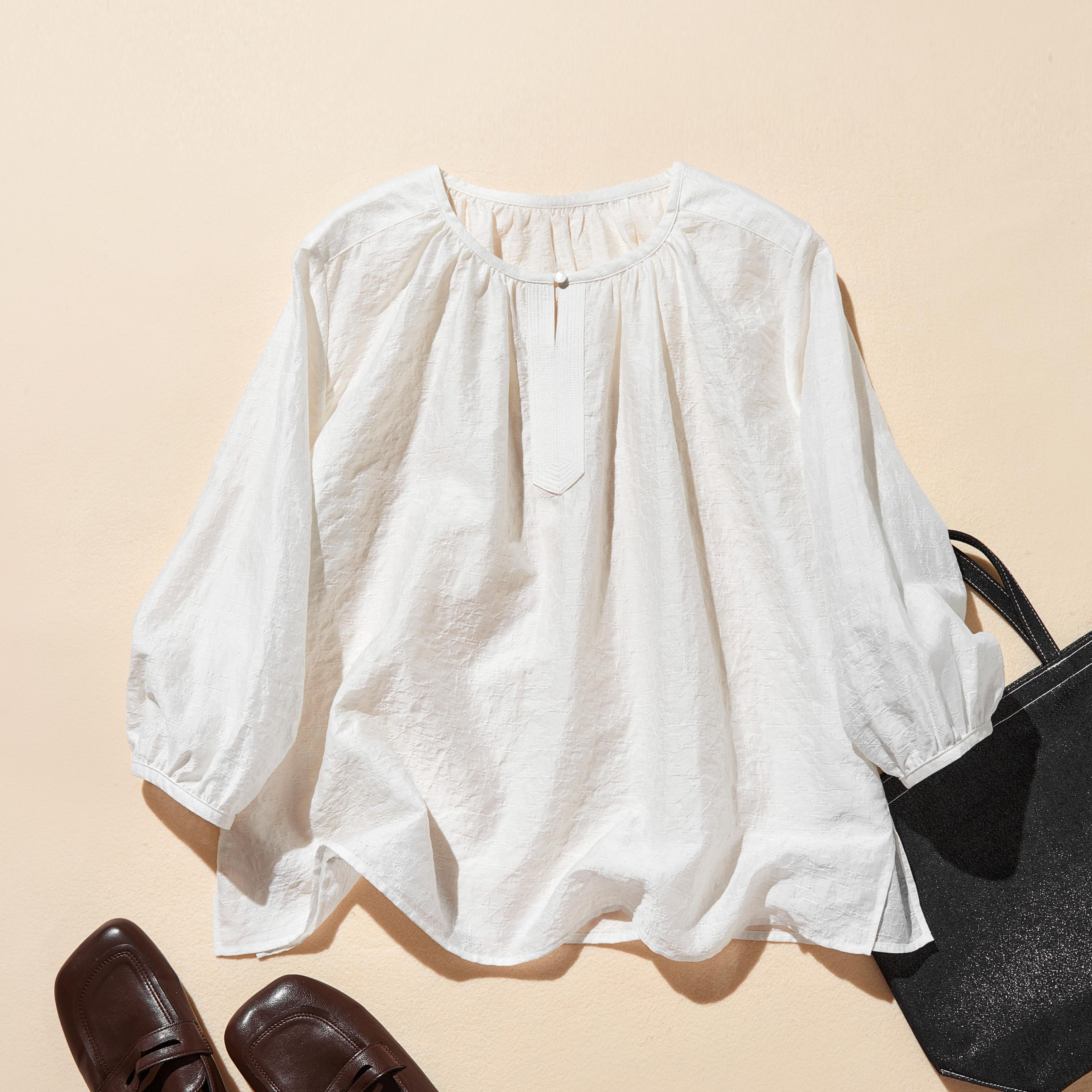 ナチュラルな涼感が魅力の7分袖ブラウス  幾何学ジャガードブラウス　ホワイト  250505-1