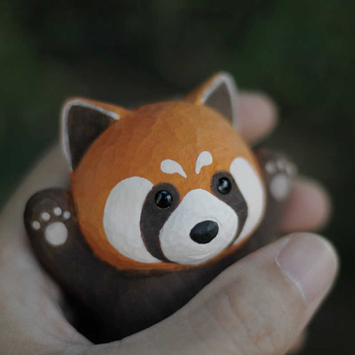 かわいいレッサーパンダの木彫り置き物 - 贈り物 その他置物 fusu 通販