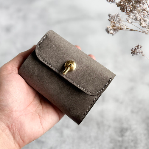 三つ折り財布 本革 ｲﾀﾘｱﾝﾚｻﾞｰ 【オコシ金具】 Gray グレー 三つ折り