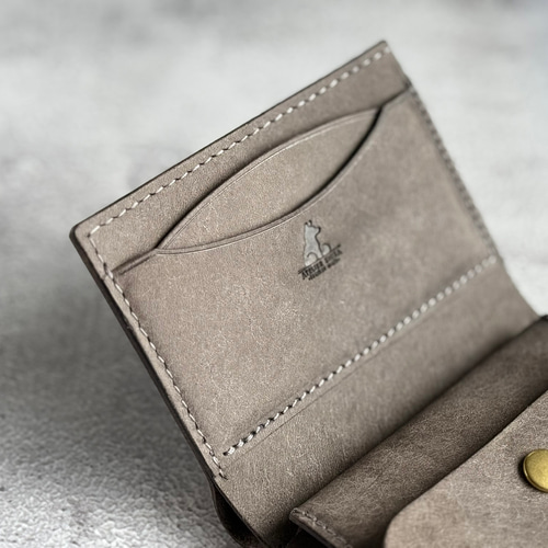 三つ折り財布 本革 ｲﾀﾘｱﾝﾚｻﾞｰ 【オコシ金具】 Gray グレー 三つ折り