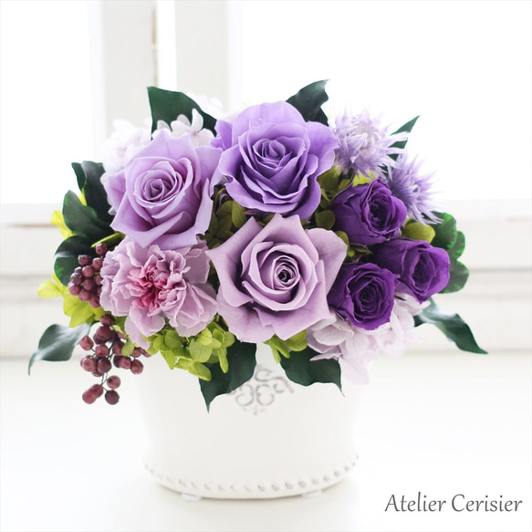 プリザーブドフラワー＜ララ＞ライトパープル アレンジメント 薄紫色の薔薇 【お祝い】古希 喜寿 1枚目の画像