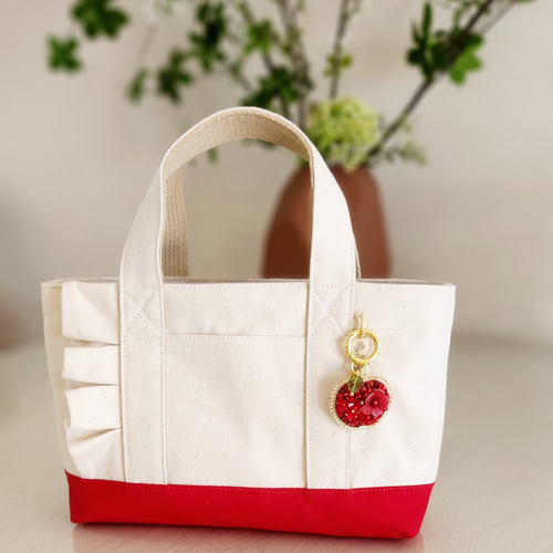 キラキラりんごのバッグチャーム付き帆布のミニトートバッグ 【送料