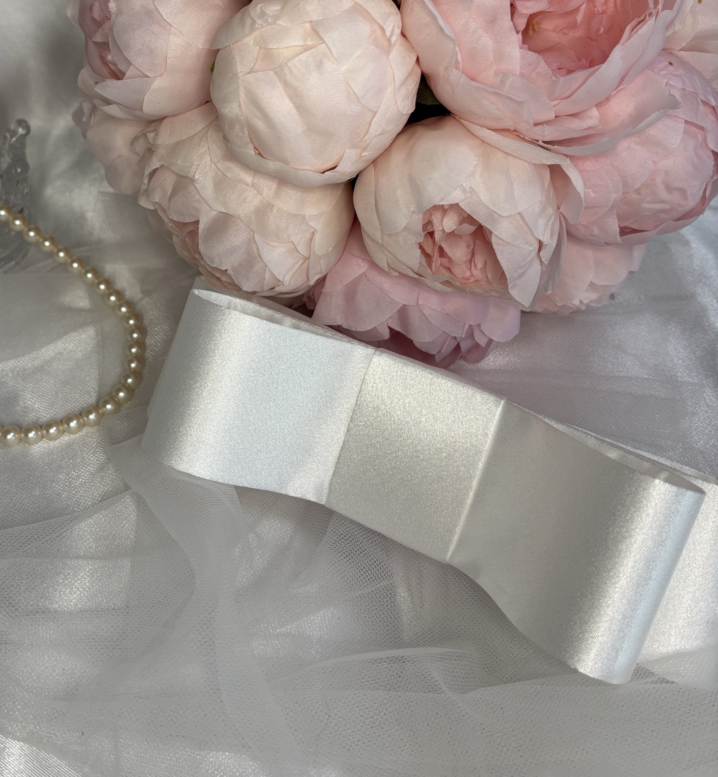 サテン生地のオリジナルリボンボンネ