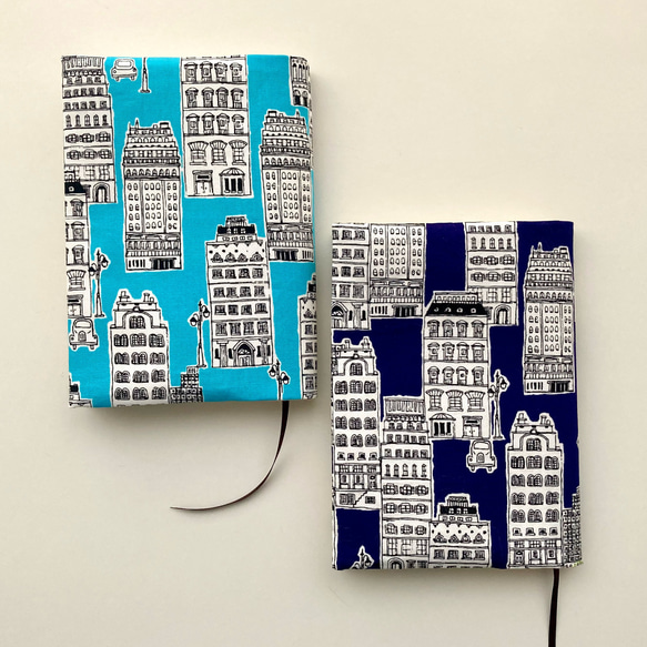 【文庫サイズ】ヨーロッパの街並みのブックカバー ブルー/ネイビー2色展開 1枚目の画像