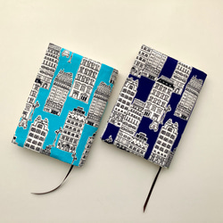 【文庫サイズ】ヨーロッパの街並みのブックカバー ブルー/ネイビー2色展開 2枚目の画像