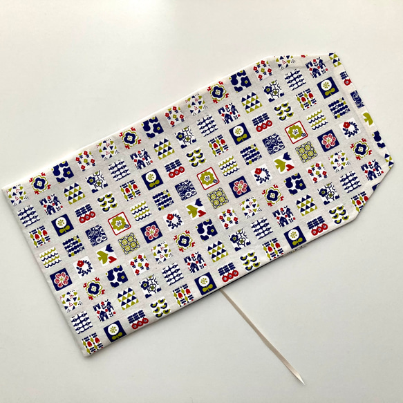 【文庫サイズ 】北欧調スクエア柄のブックカバー 3枚目の画像