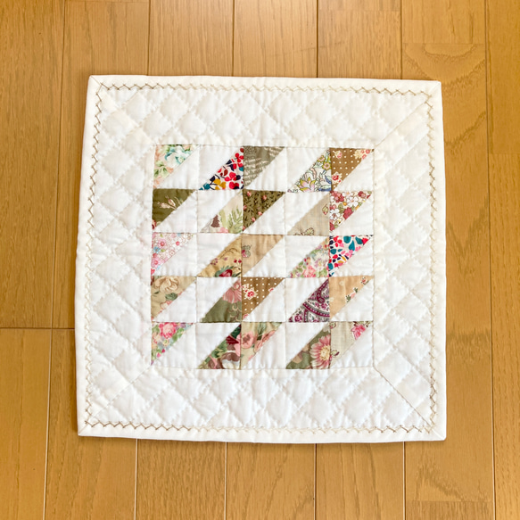 手作りパッチワークのタペストリー パッチワークキルト タペストリー作り方 パッチワークハーモニー