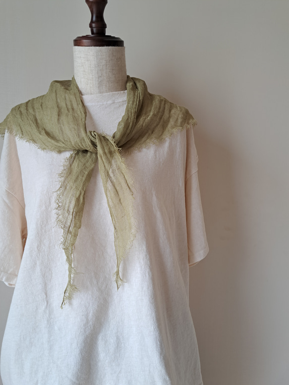 リネン100%軽やか三角ストール 4枚目の画像