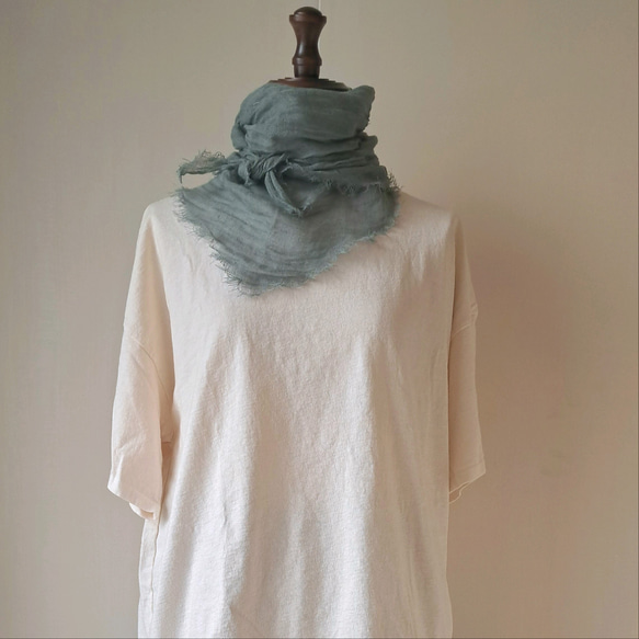 リネン100%軽やか三角ストール 3枚目の画像