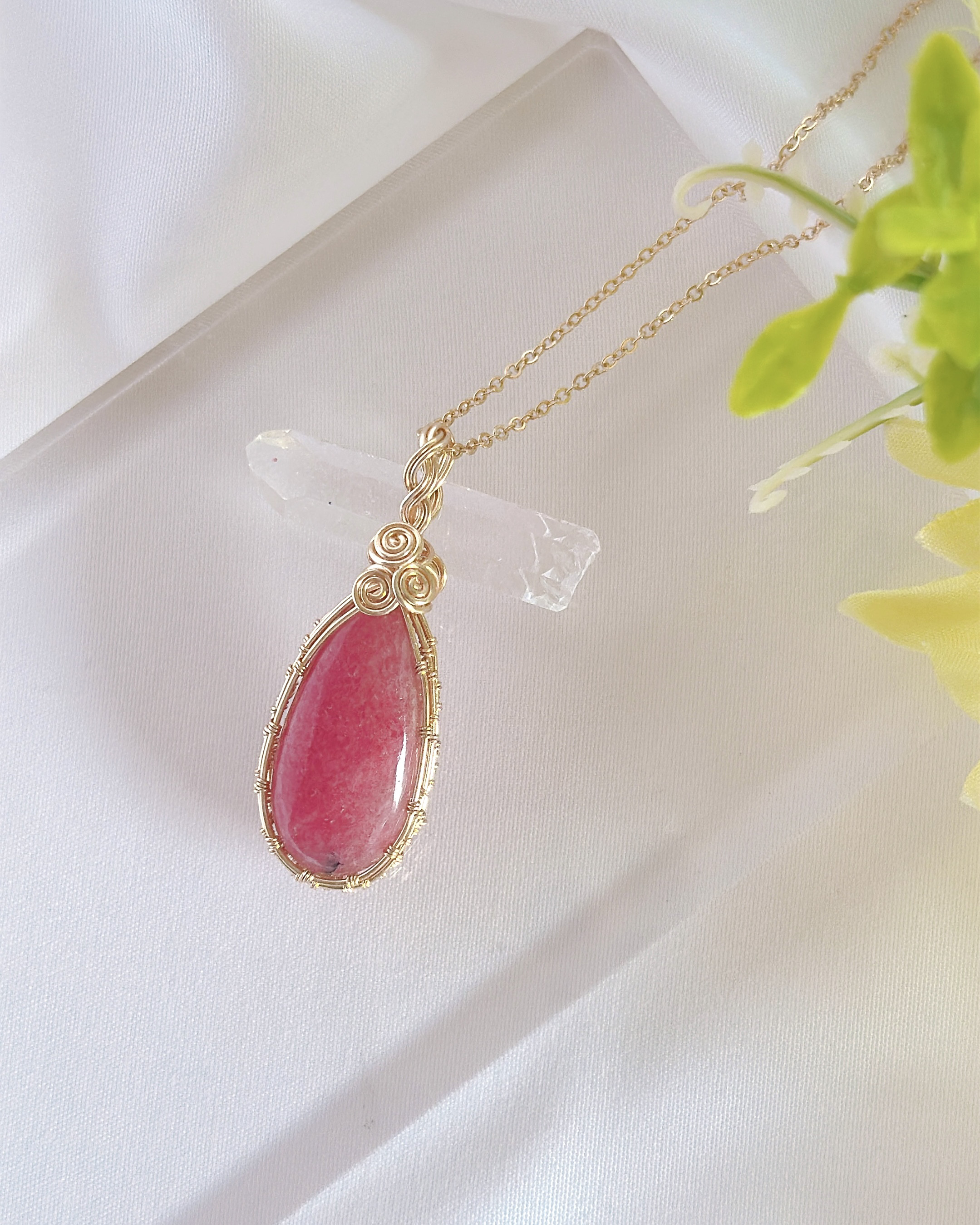 天然石のペンダント　✳︎ロードナイト✳︎  一点物　（ワイヤーアートアクセサリー　ワイヤーアートジュエリー）