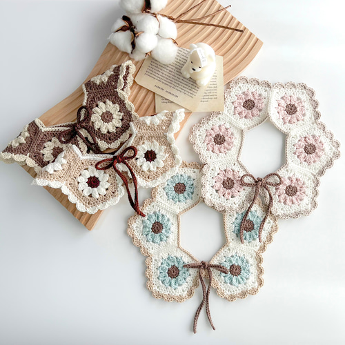 受注制作⌇DAISY⌇手編みのつけ襟スタイˊ˗ スタイ・よだれかけ koguma