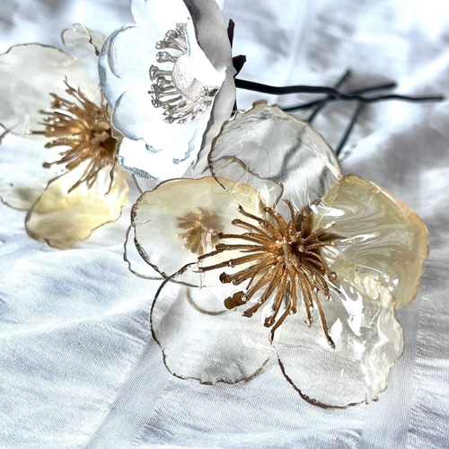 光に透ける仏花】スタイリッシュな白いお供え花/幻想的/ディップ