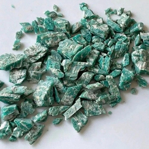 SALE】貴重 ロシア産アマゾナイト さざれ原石 未研磨天河石チップ 約