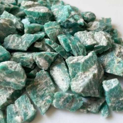 SALE】貴重 ロシア産アマゾナイト さざれ原石 未研磨天河石