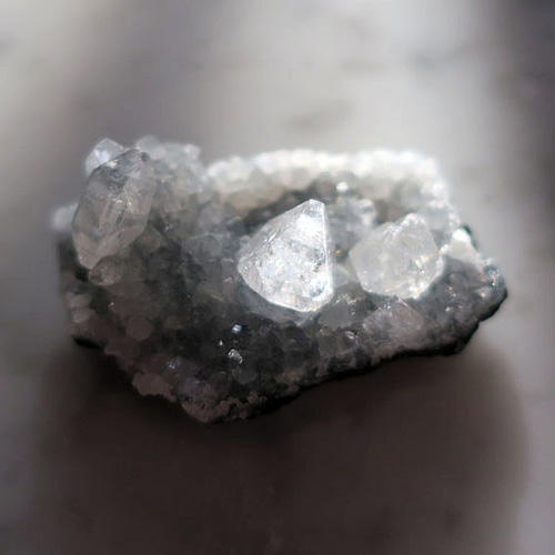 美石】ブラックアポフィライト×カルセドニー クラスター 魚眼石