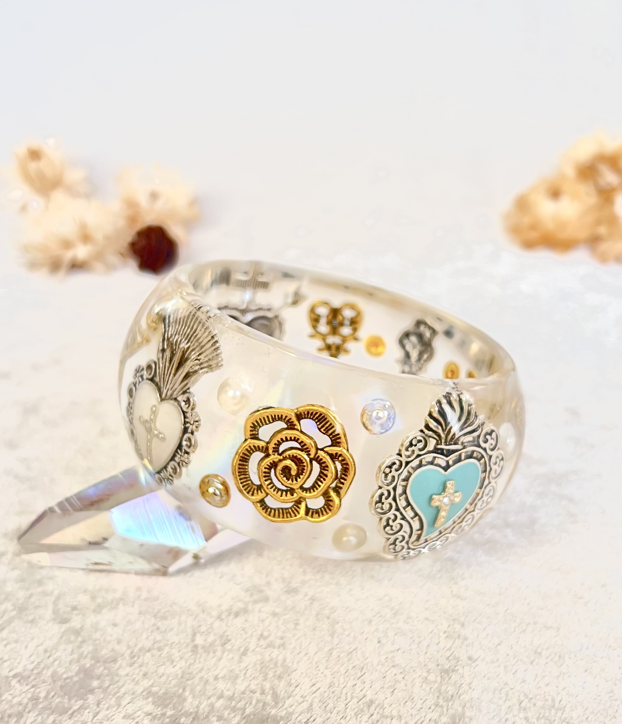 ハートを詰め込んだ♡　ワイドバングル　内径約60㎜　幅34㎜