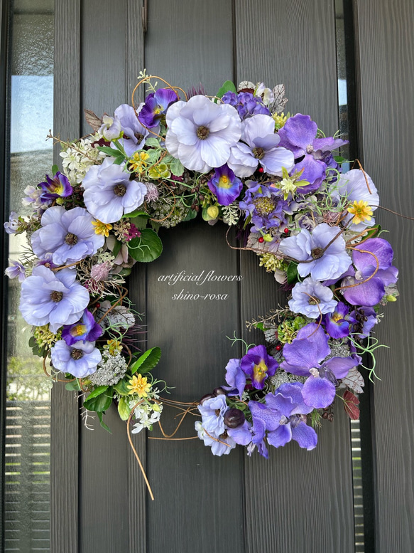 パープルラナンキュラスとバンダのハーフムーンリース アートフラワー