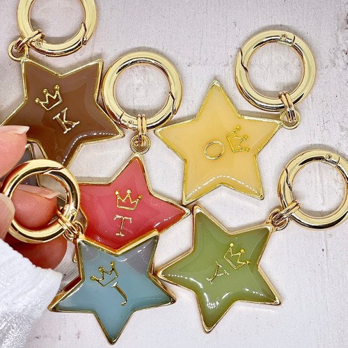 星型☆イニシャルキーホルダー〈くすみカラー〉色褪せにくいカラビナ