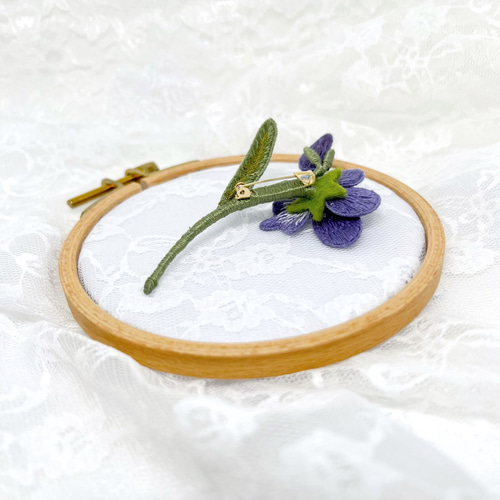 一点物]スミレのブローチ（すみれ / 菫 / 紫 / 山野草 / 立体刺繍
