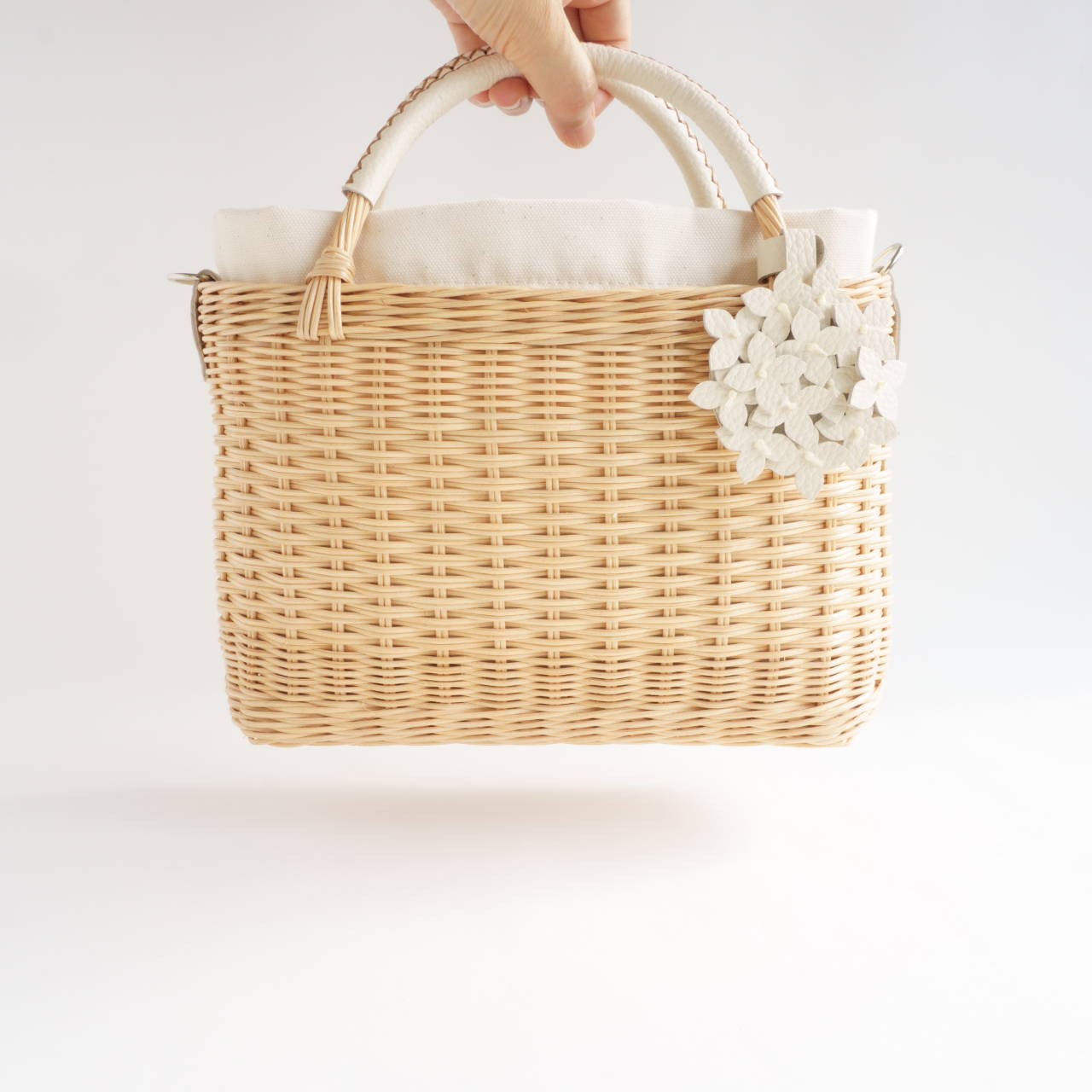 紫陽花チャームのかごバッグ＊紅茶染め／斜め掛けできる3way♪