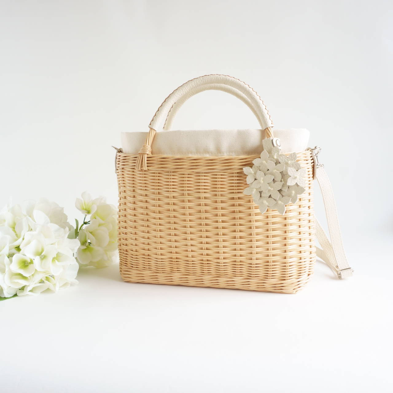 紫陽花チャームのかごバッグ＊紅茶染め／斜め掛けできる3way♪