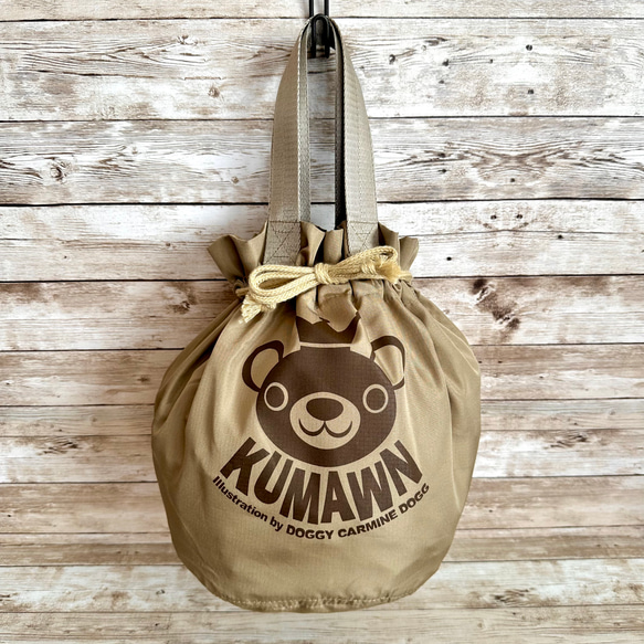 丸くて可愛い巾着トートバッグ『KUMAWN / クマウン』サンドカーキ・エコバッグ・お散歩バッグ 3枚目の画像